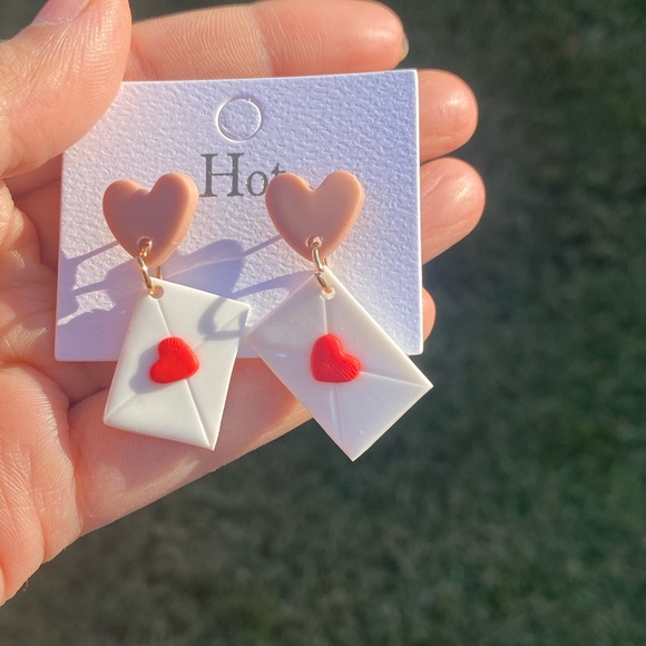 Beautiful Red Heart Earring - Picture 4 of 5